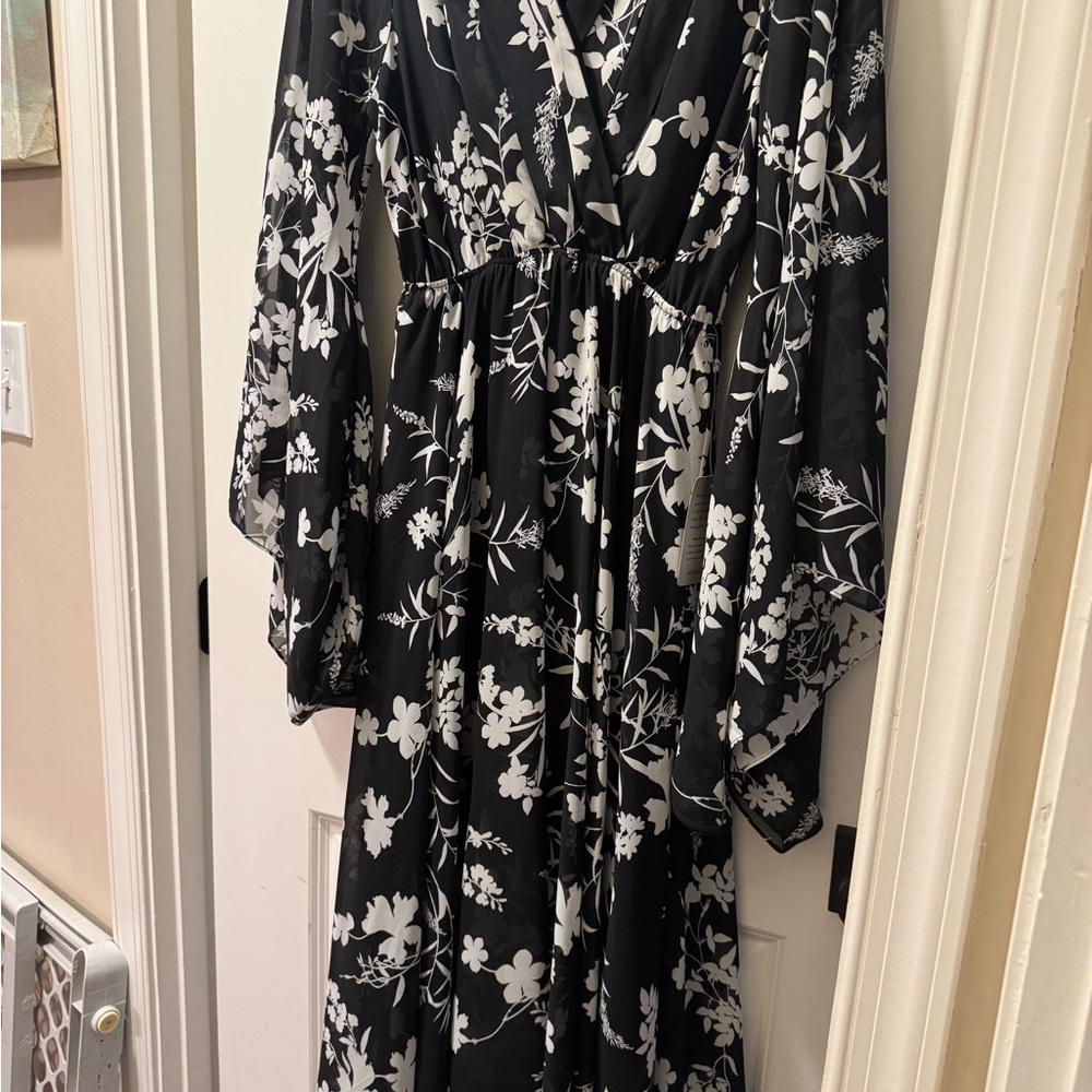 Meghan Los Angeles Elegant Black and White Floral Dress